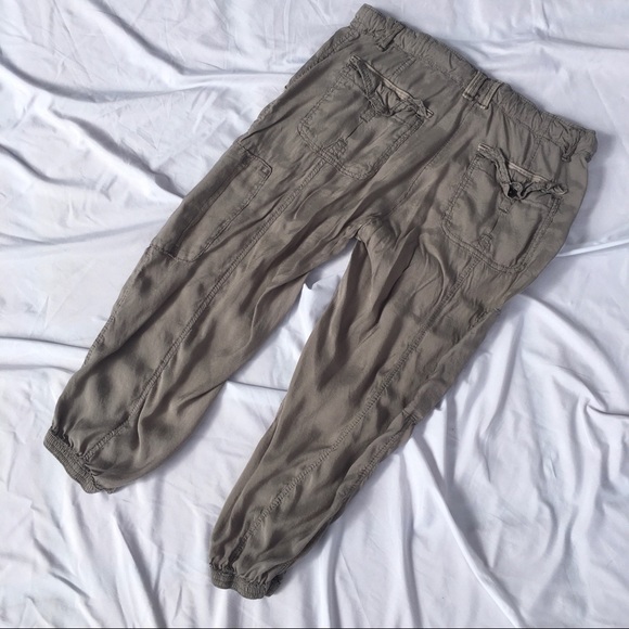 Abercrombie & Fitch Gray Crop Capri Cargo Pants - Picture 9 of 16